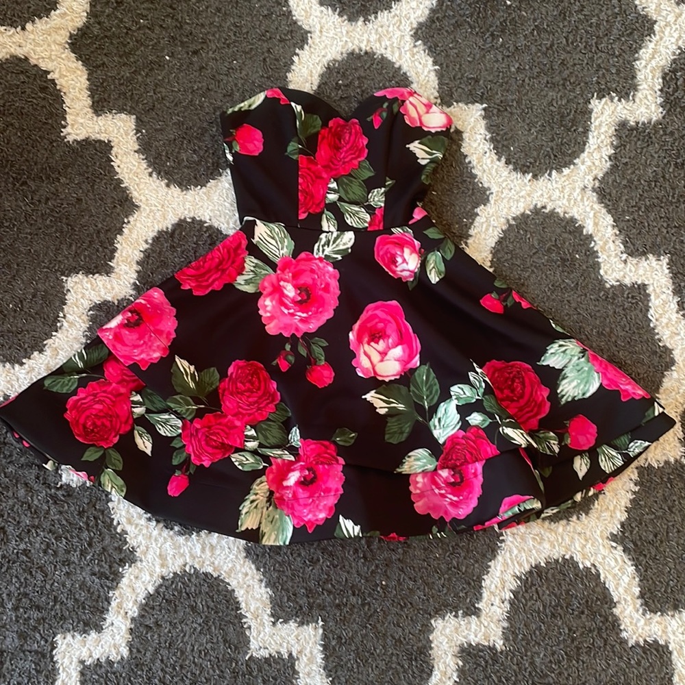 Floral mini, ruffle strapless dress